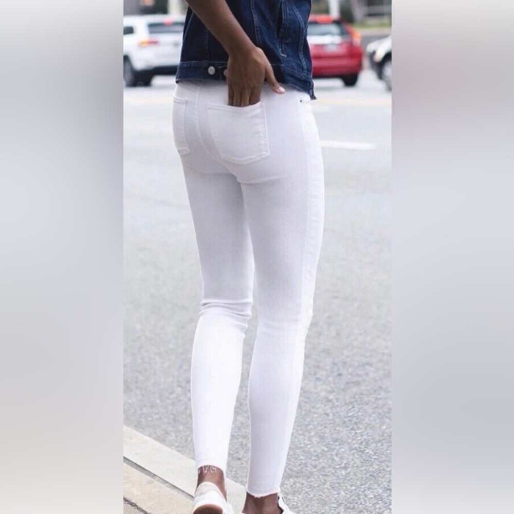 Women’s Spanx white jeggings 
Size M tall